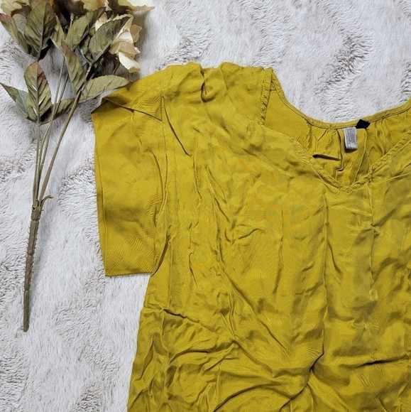 Elk Australia Mustard Yellow Short Sleeve Slight V Neck Blouse Size S - Picture 2 of 10